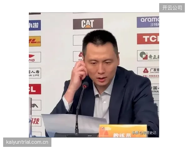 冠军教头卢伟面临卫冕挑战,如何保持球队阵容的饥饿感。 冠军教头卢伟面临卫冕挑战,如何保持球队阵容的饥饿感。